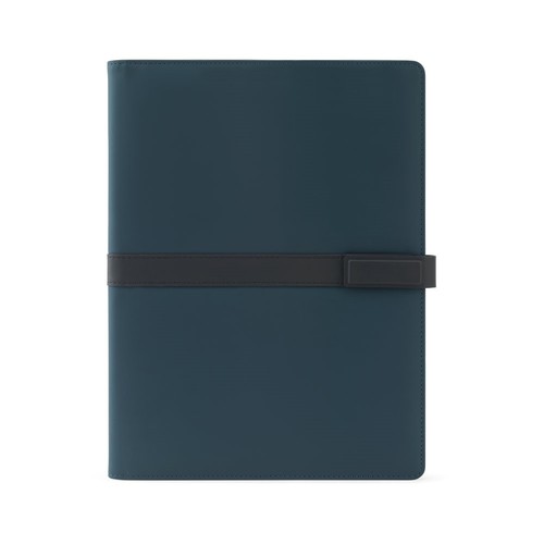 SANDERSON FOLDER. Carpeta A4 de PU (50% reciclada) con cierre magnético y bloc de notas con páginas rayadas