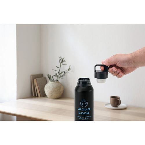 azul marino NICKLAUS. Botella de acero inoxidable (91 % reciclado) con aislamiento al vacío de doble pared de 590 ml
