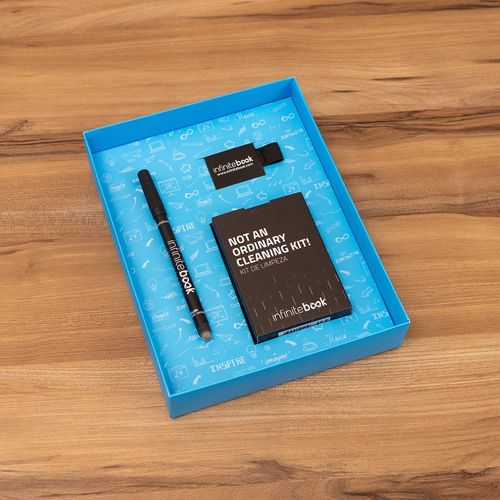 STARTER KIT INFINITEBOOK A5 PLANNER TEXTURE. Kit comprenant un « Infinitebook » à couverture rigide, 1 kit de nettoyage, 1 marqueur et 1 porte-stylo à bille - 6