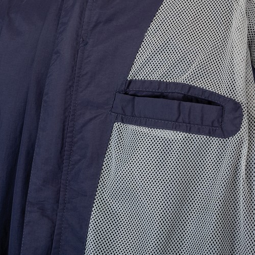 Nylon taslon jacket with mesh lining and 5 pockets. Sizes: S/M/L/XL/XXL