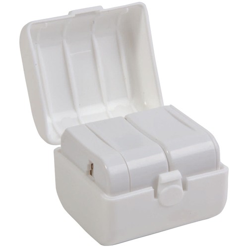 Adaptateur prise universelle avec poche en plastique. Input et Output : 100-125V 6A ou 110 - 2