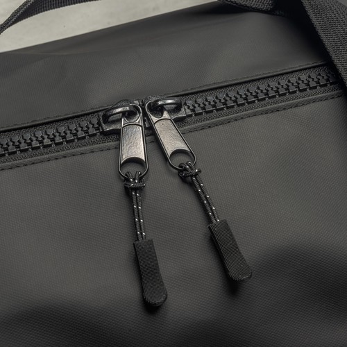 Sac de voyage en polyester water resistant. Bandoulière réglable et amovible avec boucle - 5