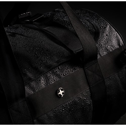 black Bolsa y mochila deportiva Swiss Peak RFID