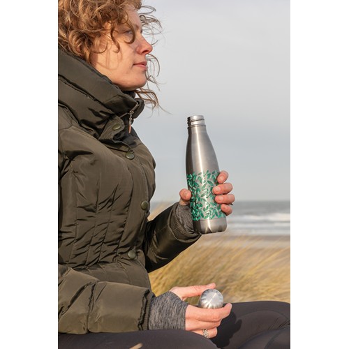 plateado Botella de acero inoxidable aislada al vacío