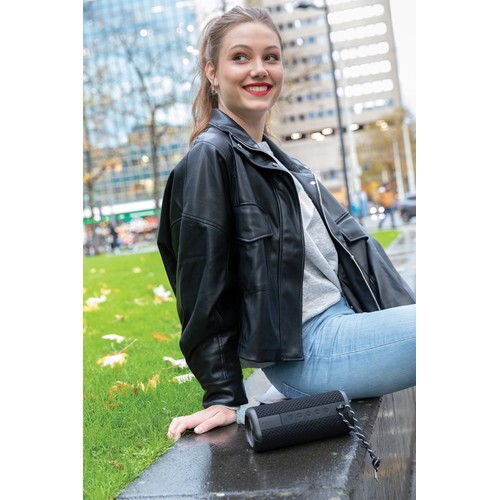 Urban Vitamin Berkeley IPX7 waterproof 10W speaker Urban Vitamin Berkeley IPX7 waterproof 10W speaker