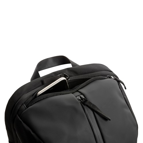 Mochila de trabajo/gimnasio Swiss Peak AWARE™ RPET de 15,6