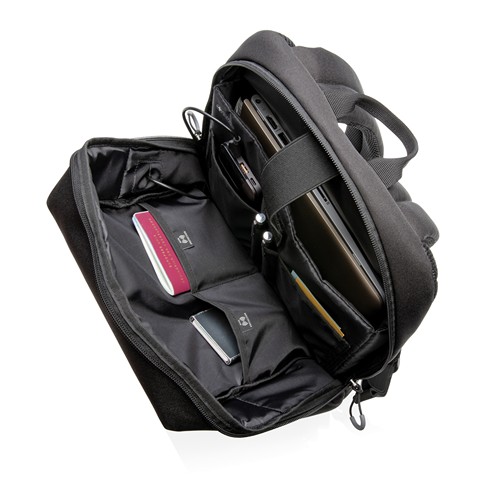 black Mochila para portátil Swiss Peak AWARE™ RFID y USB A