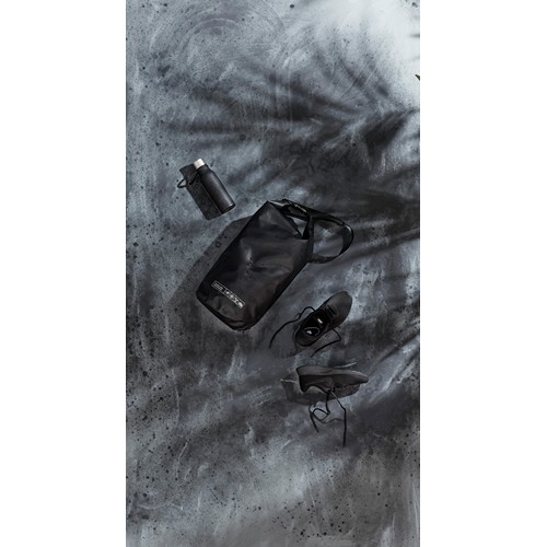 black VINGA Botella termo Lean