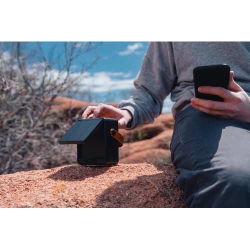 black Altavoz solar 12W plástico reciclado RCS Skywave