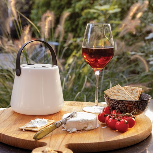 white Luz exterior SolarGlow RCS de plástico reciclado recargable