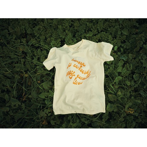crema IQONIQ Koli Camiseta Infantil Light Weight Algodón Reciclado