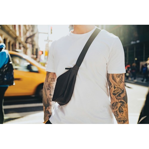 Sac banane en bandoulière en rPET AWARE™ Crescent - 11