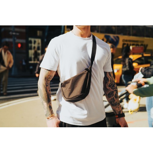 Sac banane en bandoulière en rPET AWARE™ Crescent - 12