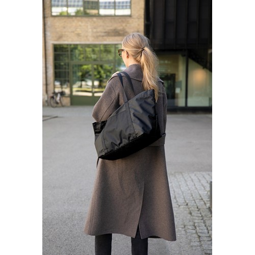 black Bolsa maxi VINGA Livorno poliéster reciclado GRS