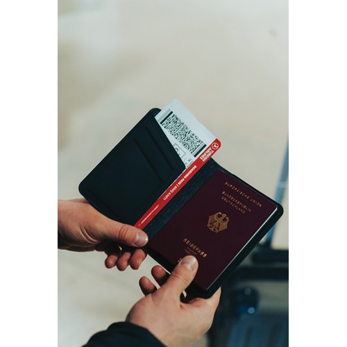 Cartera pasaporte Travelfinder poliéster RCS con localizador