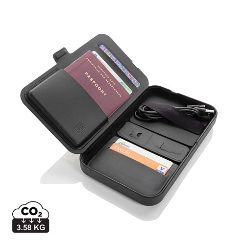 Étui de voyage avec chargeur 3 en 1 en PU RCS Swiss Peak