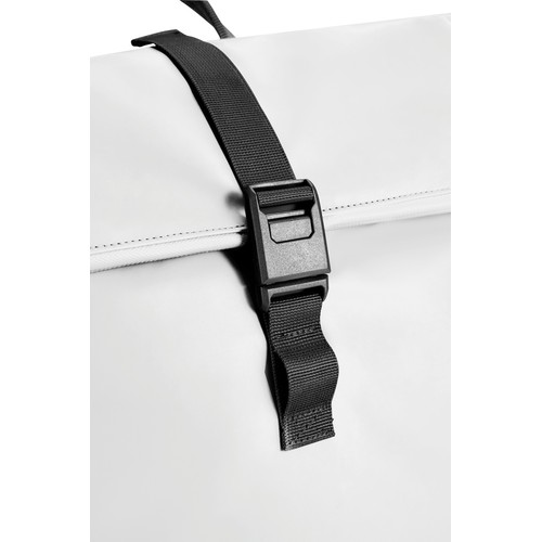 Mochila urbana resistente al agua con solapa