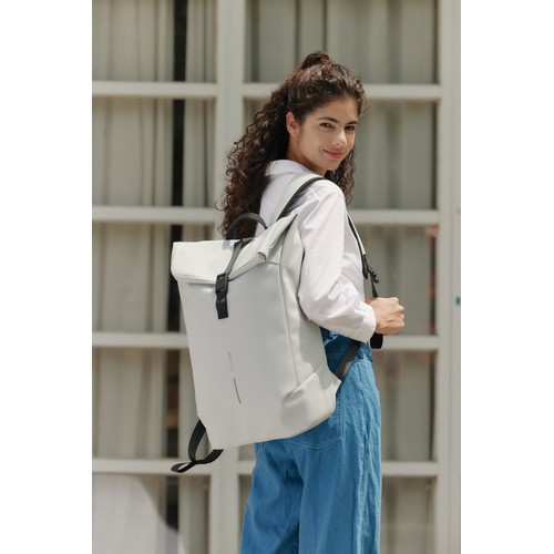 Mochila urbana resistente al agua con solapa