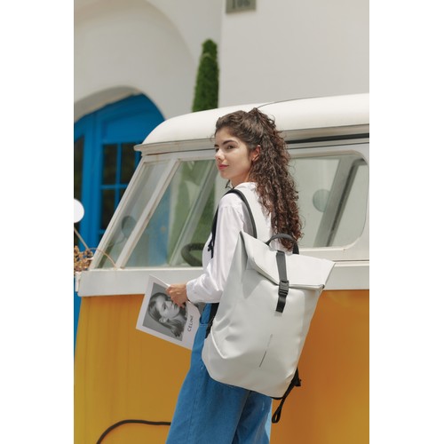 Mochila urbana resistente al agua con solapa