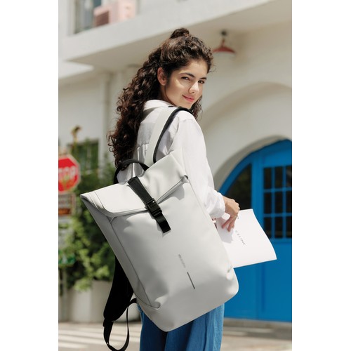 Mochila urbana resistente al agua con solapa