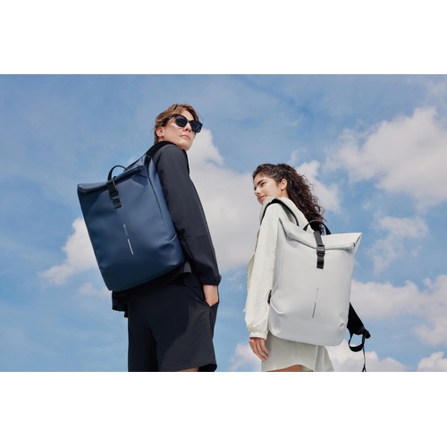 Mochila urbana resistente al agua con solapa