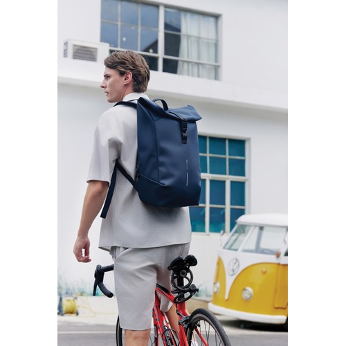 Mochila urbana resistente al agua con solapa