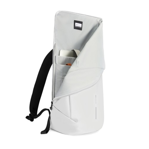 Mochila urbana resistente al agua con solapa