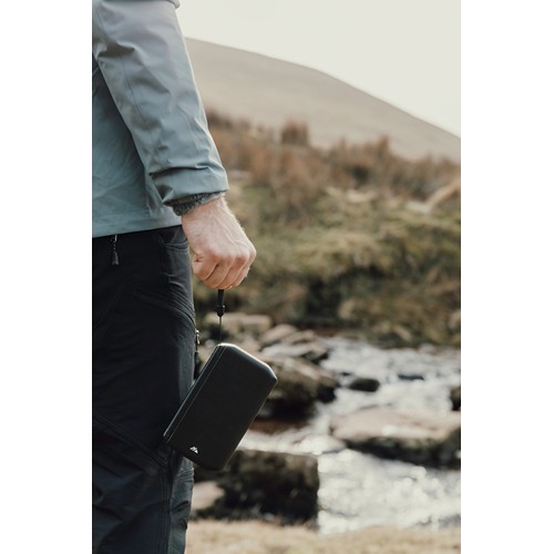 black Powerbank solar 10.000 mAh Nordic Drift Titan con 3 paneles
