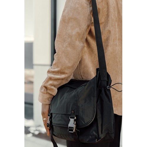 Bolsa bandolera KENTO URBAN RCS nailon reciclado 15,6