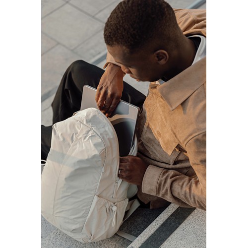 beis Mochila KENTO URBAN RCS nailon reciclado 15,6
