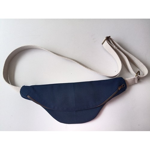 zoe-bleu-marine-sac-banane-en-coton-bleu-marine-avec-anse-reglable-et-zip-metal-personnalisable-862762-770
