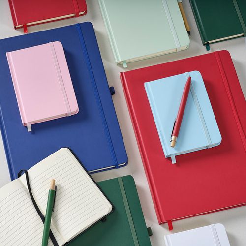 Libreta Marquez A4 de tapa dura; 240 hojas recicladas de 70 gsm