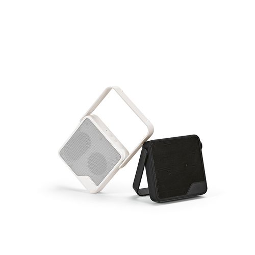 black Altavoz Dipster rABS; 1800 mAh. Autonomía hasta 10 horas. IPX7