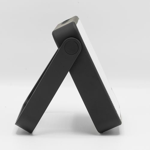 black Altavoz Dipster rABS; 1800 mAh. Autonomía hasta 10 horas. IPX7