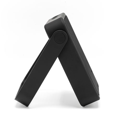 black Altavoz Dipster rABS; 1800 mAh. Autonomía hasta 10 horas. IPX7