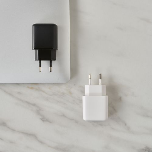 white Cargador Franklin de rABS, 20W. Con puertos USB-C y USB-A. Carga rápida.
