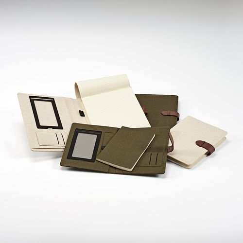 Carpeta Eliot A4 de rCotton. Con 64 hojas FSC y cierre de rPU