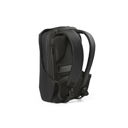 black Mochila Abrantes; 20L de rPET. Cierre TSA y tejido anti corte
