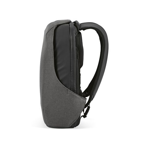 Sac à dos Abrantes 20L rPET. Fermeture TSA et tissu anti-coupures.