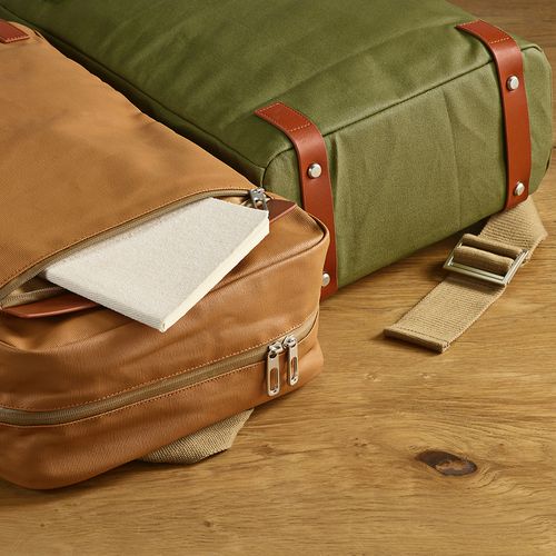 Mochila Vienna de 23 L, rCotton de 340 gsm y rPU. PC de 17