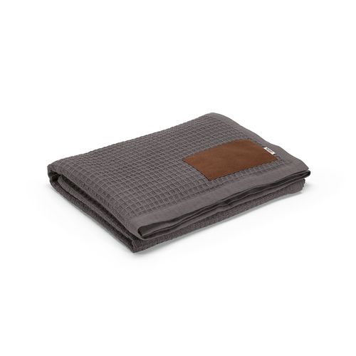 gris oscuro Manta Giotto; algodón reciclado de 200 gsm. Parche personalizable