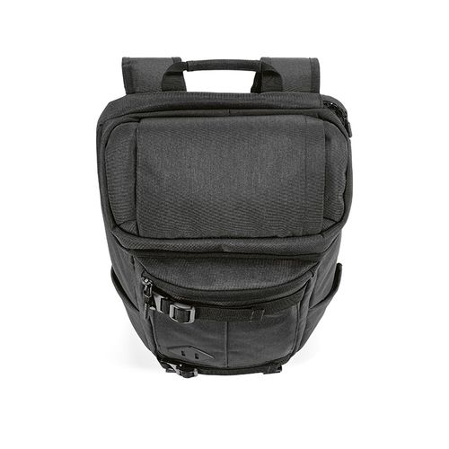 black Mochila Paso 20L de rPET. Presillas inferiores. Portátil de 17