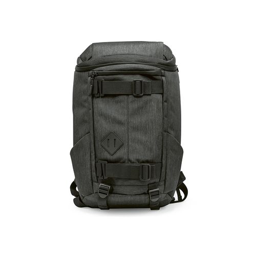 black Mochila Paso 20L de rPET. Presillas inferiores. Portátil de 17