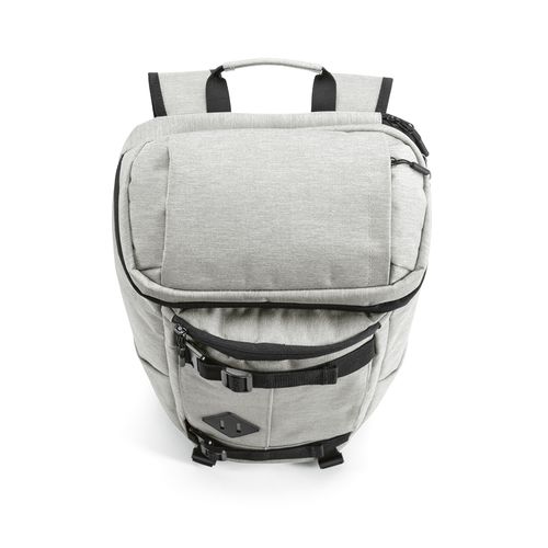 gray Mochila Paso 20L de rPET. Presillas inferiores. Portátil de 17