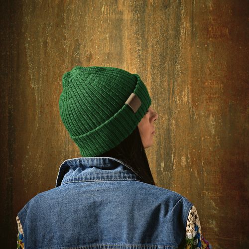 verde oscuro Gorro Cobain de rPET y lana. Con parche personalizable