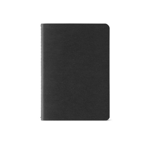 black Cuaderno Bronte A6 de tapa blanda de cartón reciclado.