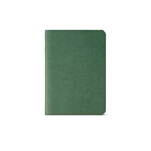 verde oscuro Cuaderno Bronte A6 de tapa blanda de cartón reciclado.
