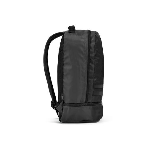 black Mochila Buenos Aires de 25 L de rPET. Dos reflectantes frontales