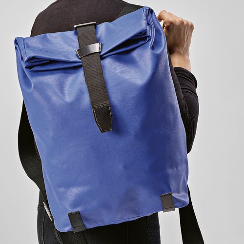 Mochila Berlin de 23L de rCotton de 340 gsm y  rPU. PC de 17