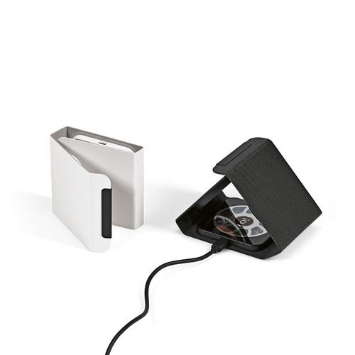 black Cargador inalámbrico Linnaeus; de rPU, 15 W. Puerto USB-C